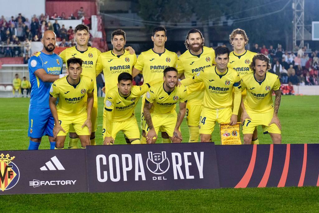 Fotos: Gran ambiente en el Municipal por el histórico Chiclana CF-Villarreal