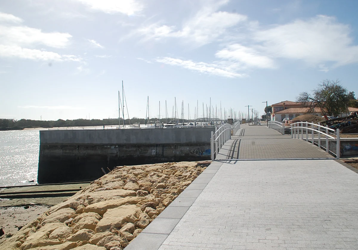 La obra del Paseo Fluvial que integra al Río Guadalete en el casco urbano portuense ultima sus detalles.
