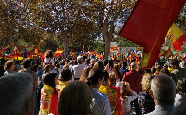 Cerca de 7.000 personas acuden en Cádiz a la concentración contra la amnistía catalana