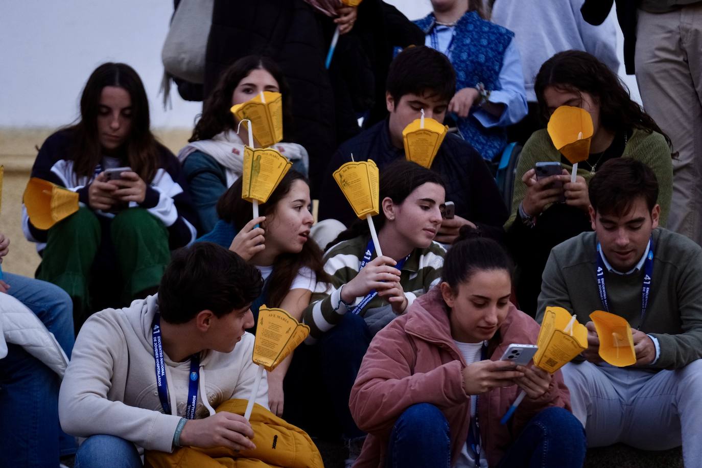 Procesión de antorchas con la Virgen de Lourdes por las calles de Cádiz