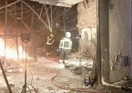 Varias naves arden en un incendio en el Polígono Industrial Zabal Bajo de La Línea