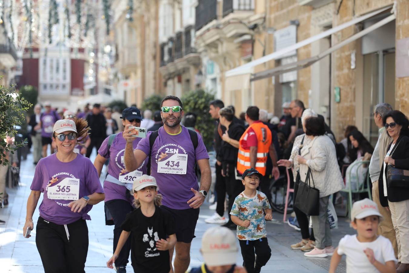 Fotos: Carrera Popular por la eliminación de la violencia contra las mujeres