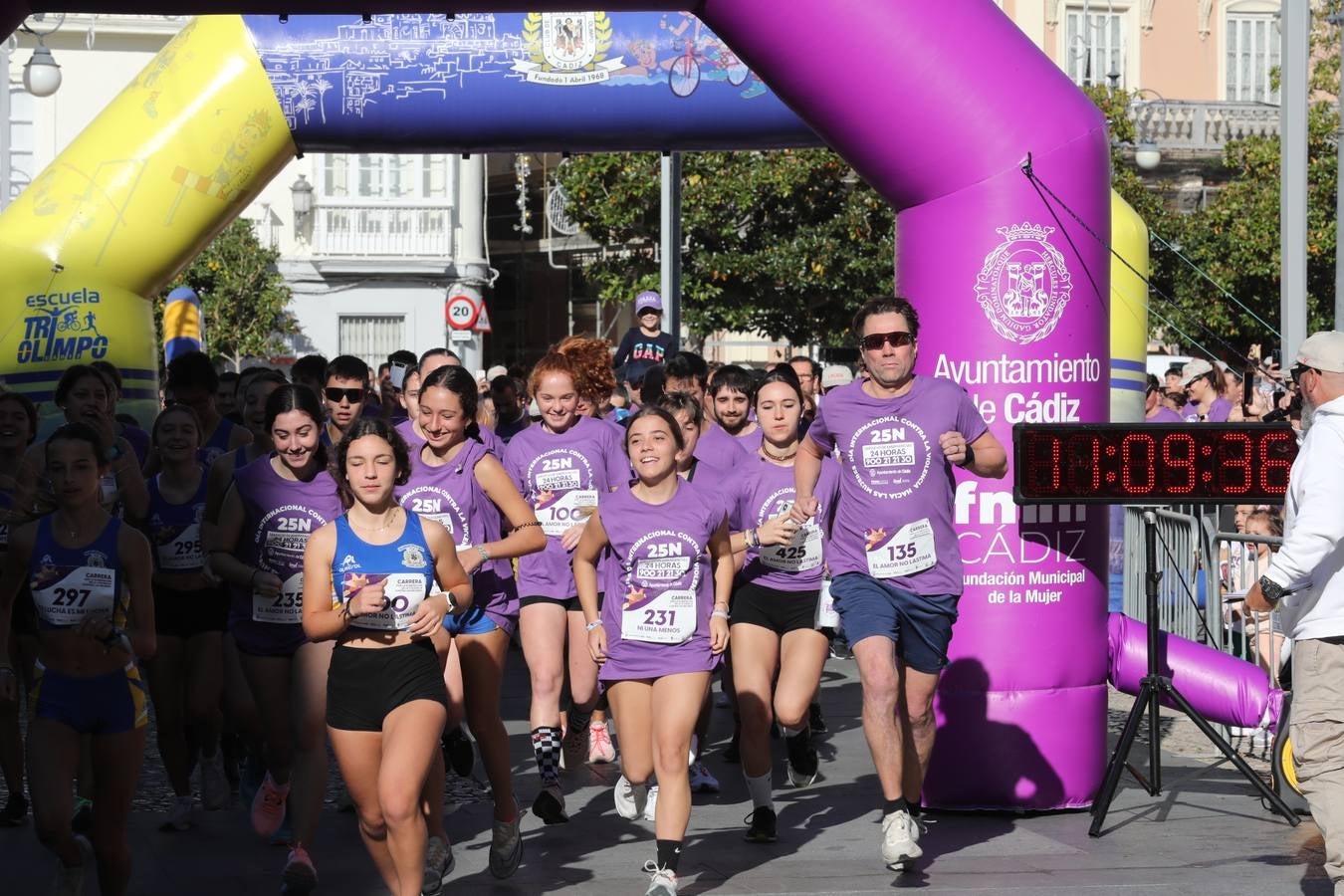 Fotos: Carrera Popular por la eliminación de la violencia contra las mujeres