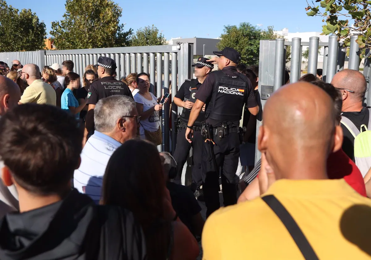 La Junta mantiene abierto el protocolo de acoso escolar tras el apuñalamiento de un alumno en el IES de Jerez
