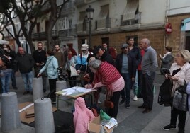 IU Cádiz exigirá una respuesta a la Consejería de Educación sobre la despeatonalización del entorno escolar del Carlos III