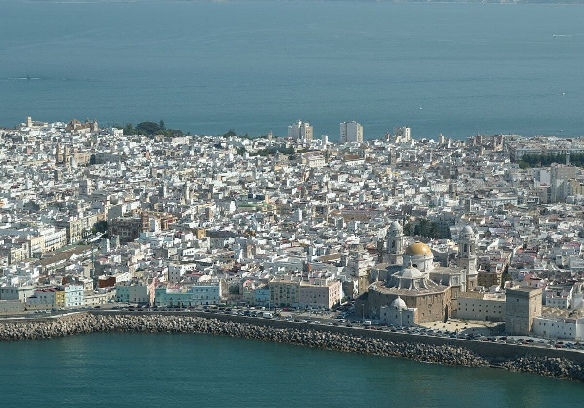 Imagen aérea de parte del casco histórico de Cádiz