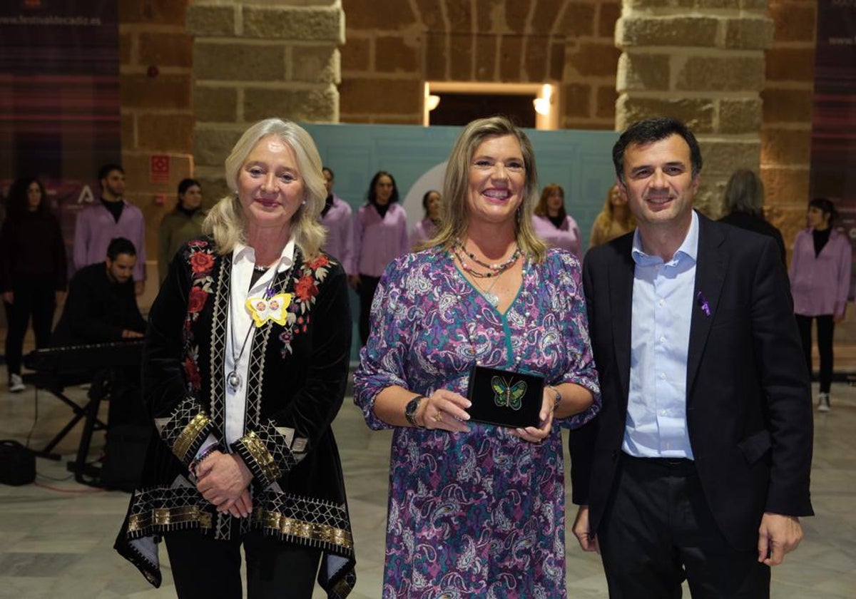 Lola Palomino recibe el IX Premio Mariposa &#039;Hermanas Mirabal&#039; en la conmemoración del Día Internacional para la Eliminación de la Violencia contra la Mujer