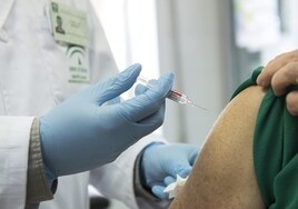 Llamamiento de Salud para vacunarse contra la gripe y la Covid-19 en Cádiz