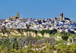 Un bello pueblo de Cádiz que se encuentra sobre un acantilado