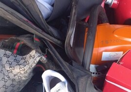 Un agente fuera de servicio sorprende a dos hombres robando en varios vehículos en Jerez