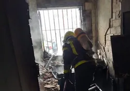 Incendio en una vivienda de dos plantas de Trebujena