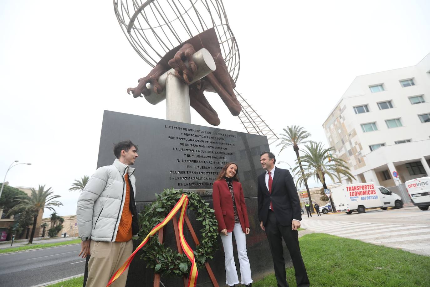 Fotos: Cádiz celebra el Día de la Constitución con la tradicional ofrenda floral e izado de la bandera