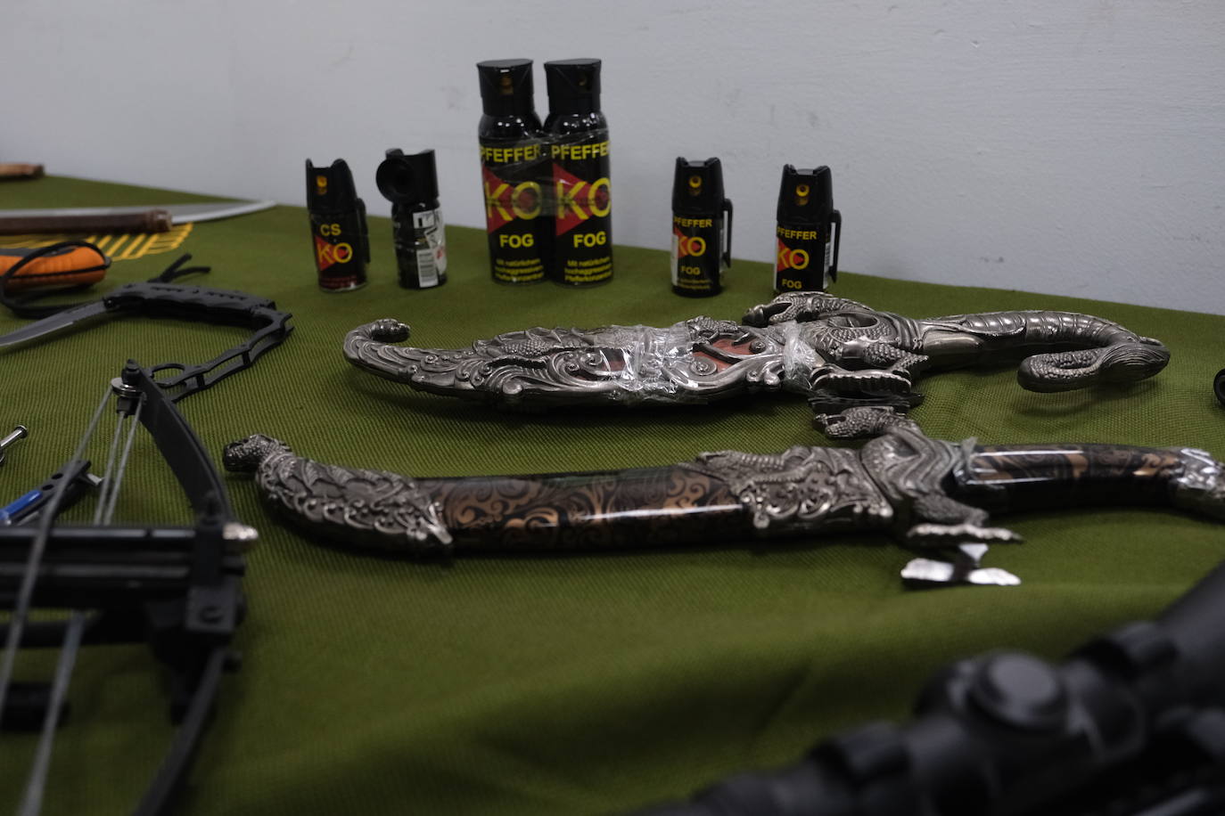 Fotos: El arsenal a la venta por internet en la provincia de Cádiz