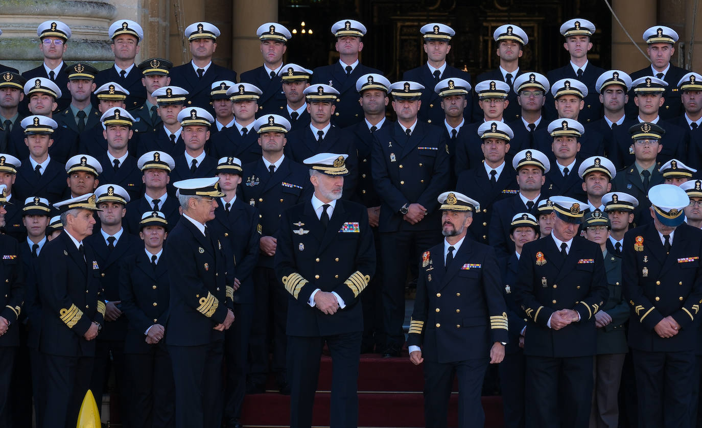 Fotos: El rey Felipe VI conoce la Escuela de Suboficiales y el Panteón de Ilustres Marinos