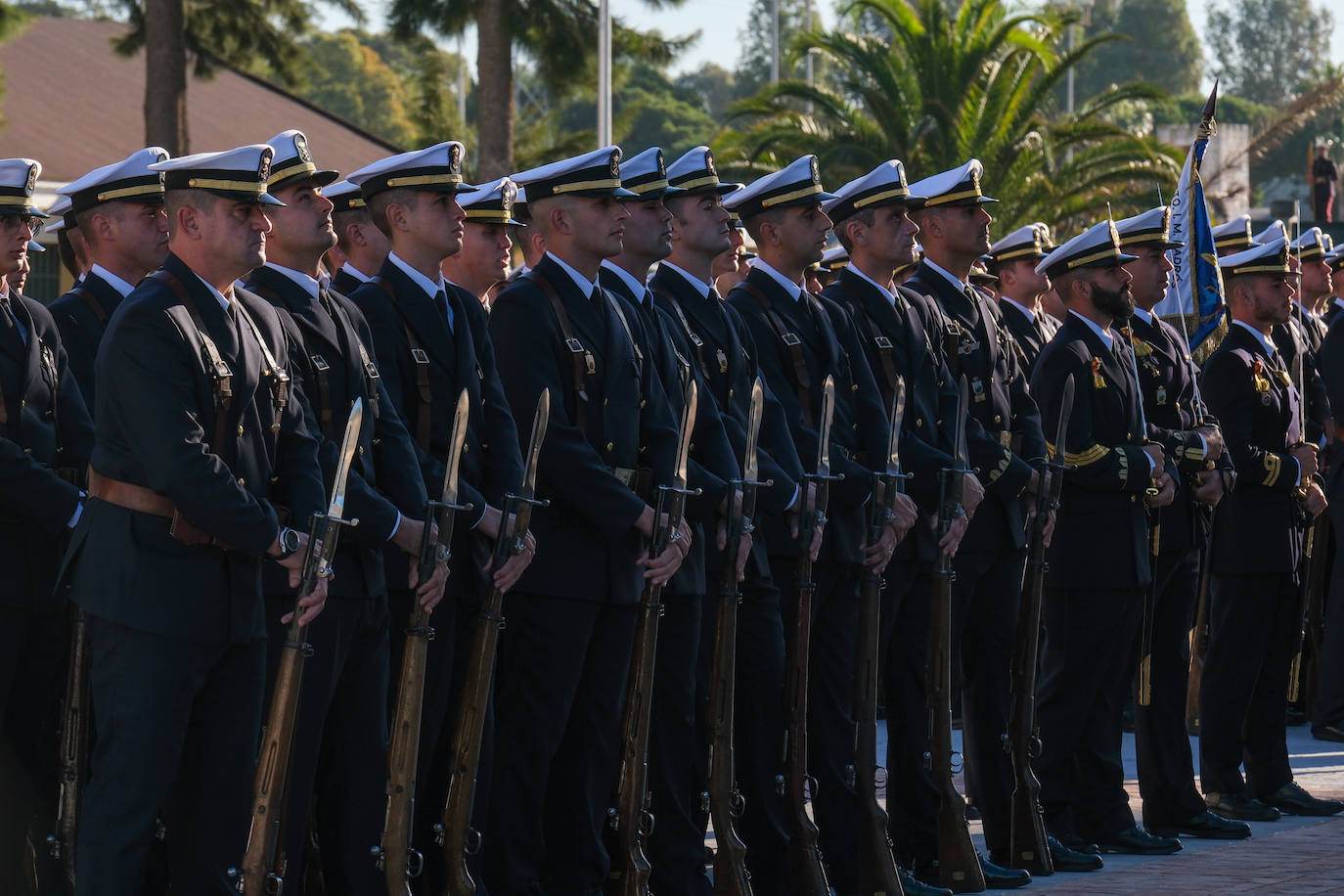 Fotos: El rey Felipe VI conoce la Escuela de Suboficiales y el Panteón de Ilustres Marinos