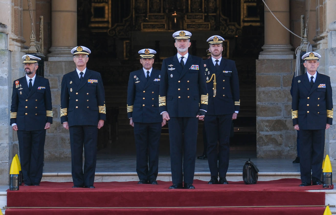 Fotos: El rey Felipe VI conoce la Escuela de Suboficiales y el Panteón de Ilustres Marinos