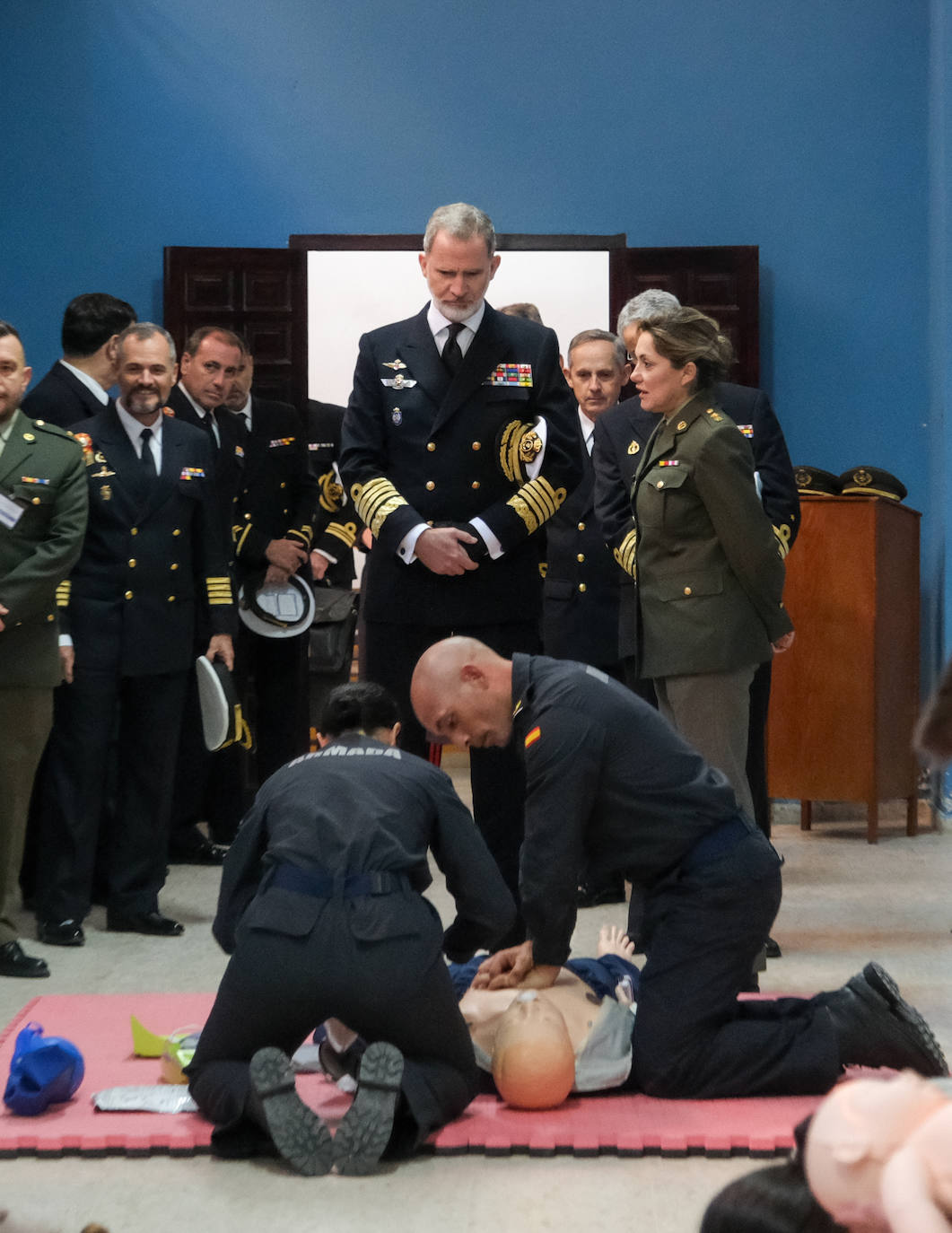 Fotos: El rey Felipe VI conoce la Escuela de Suboficiales y el Panteón de Ilustres Marinos