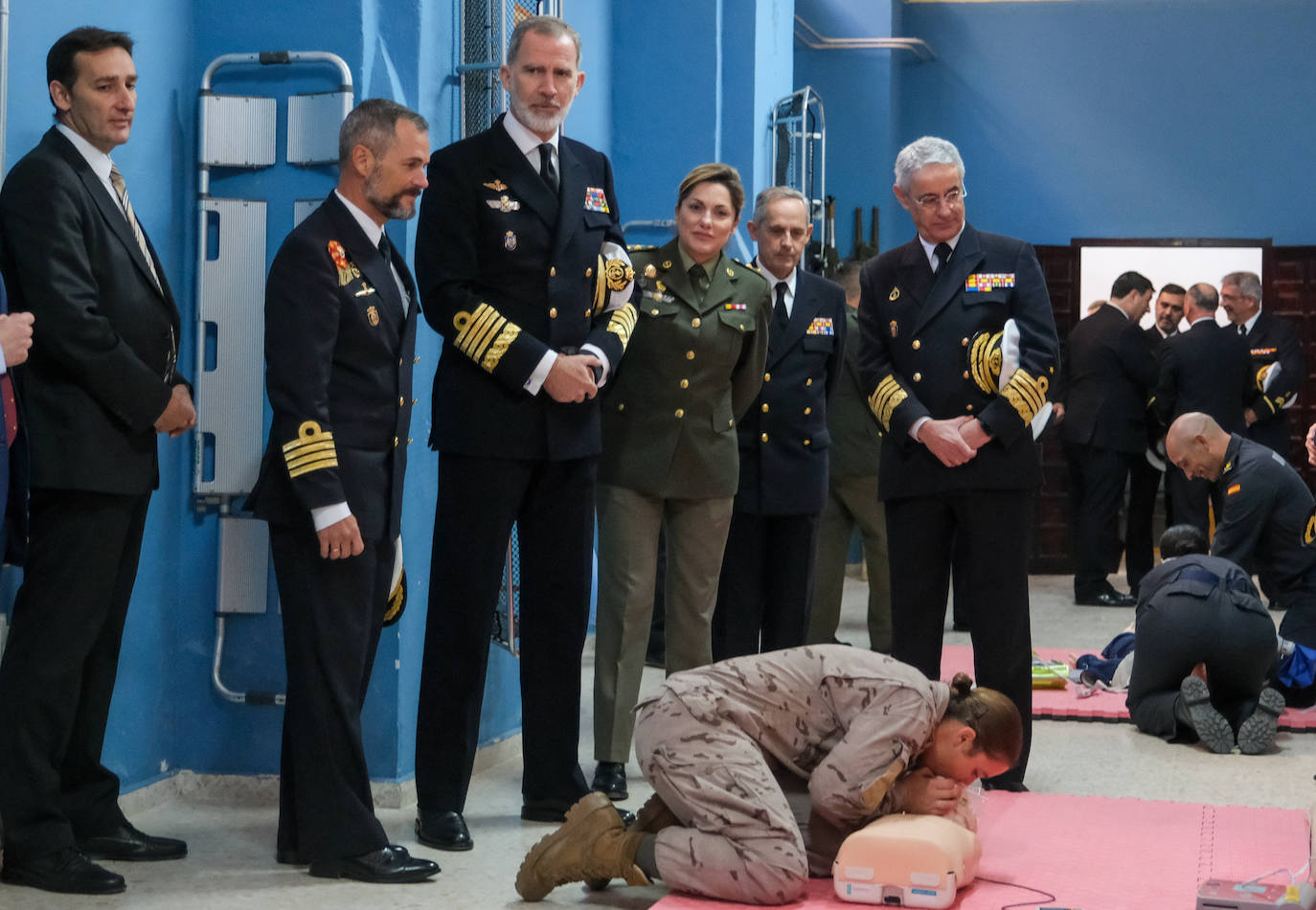 Fotos: El rey Felipe VI conoce la Escuela de Suboficiales y el Panteón de Ilustres Marinos