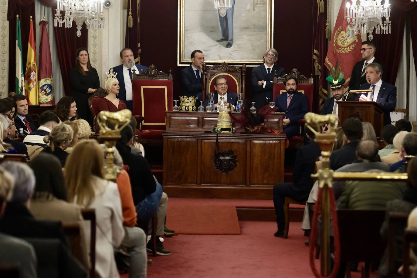 Fotos: entrega de las coronas a los Reyes Magos del año 2024