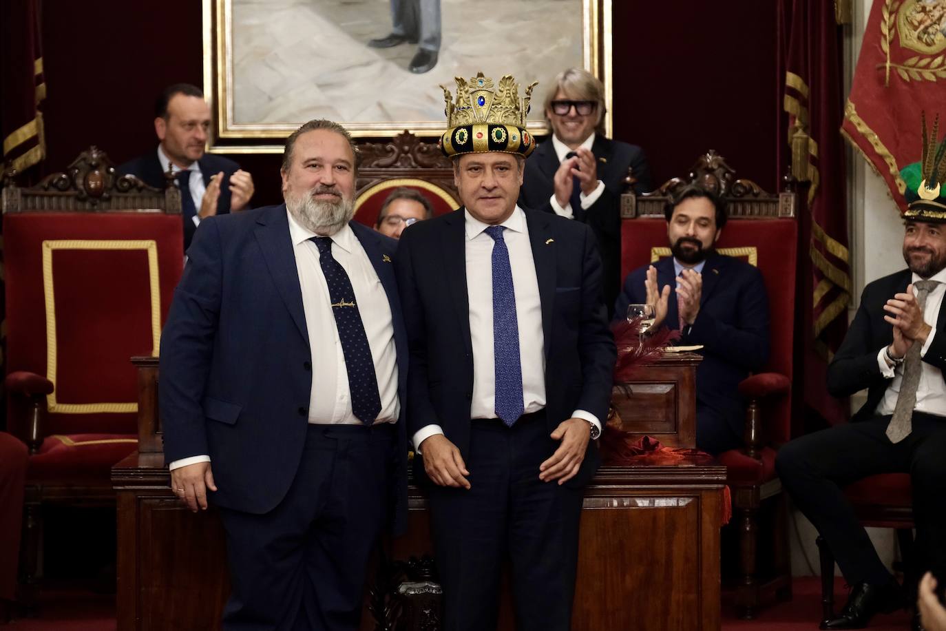 Fotos: entrega de las coronas a los Reyes Magos del año 2024