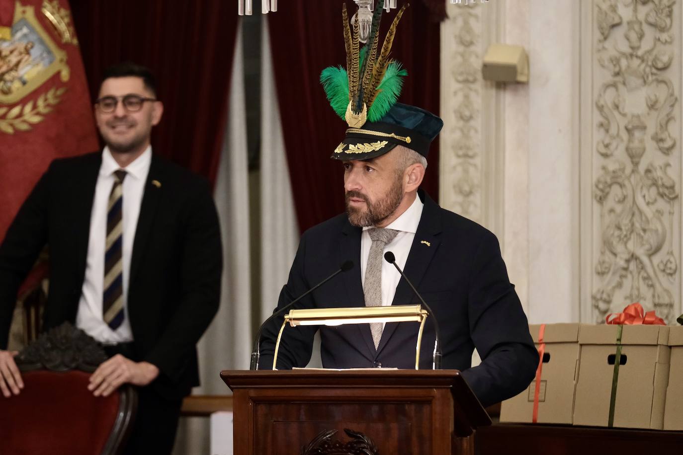 Fotos: entrega de las coronas a los Reyes Magos del año 2024