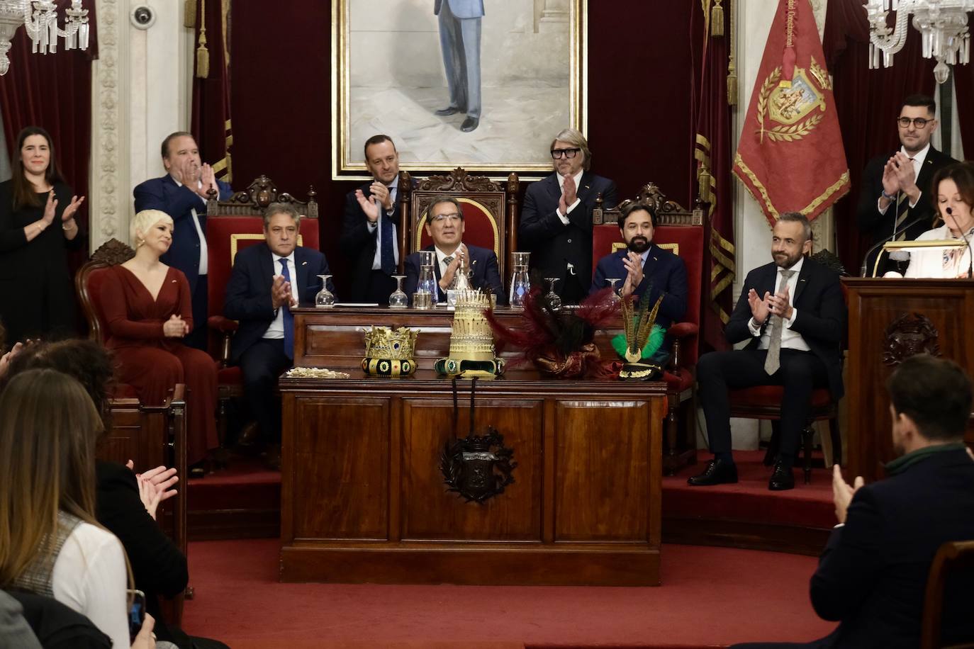 Fotos: entrega de las coronas a los Reyes Magos del año 2024
