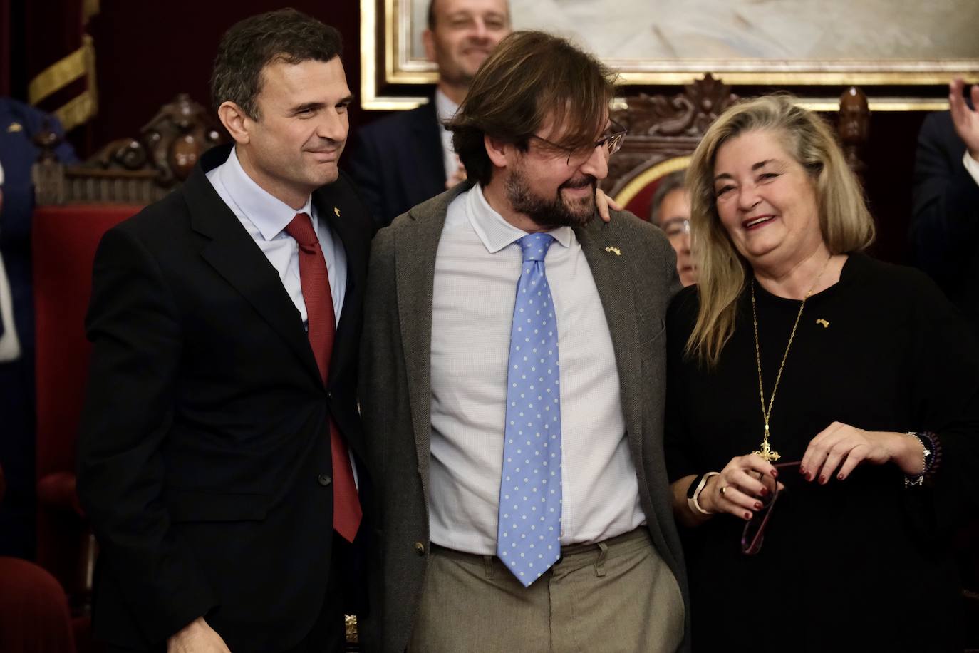 Fotos: entrega de las coronas a los Reyes Magos del año 2024