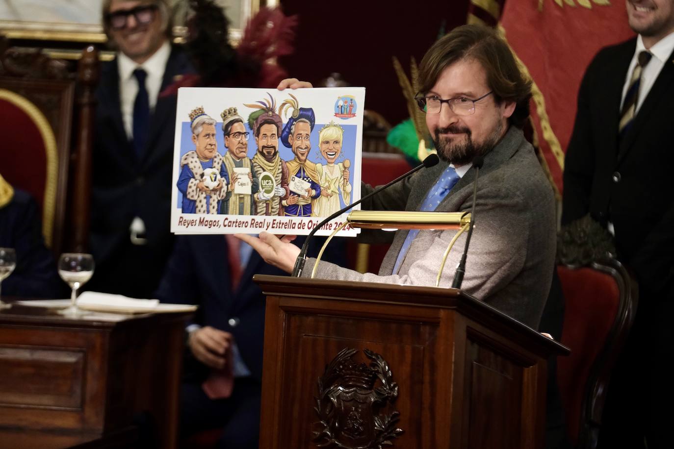 Fotos: entrega de las coronas a los Reyes Magos del año 2024