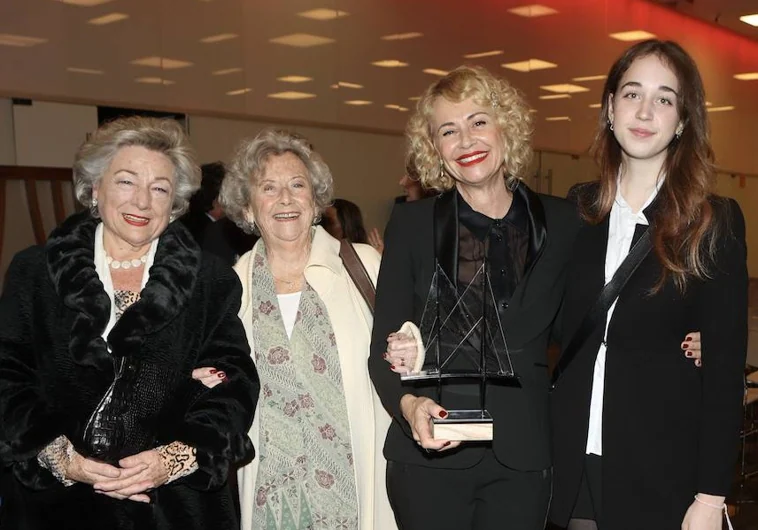 María del Carmen Sánchez, Victoria Bermúdez, Esther Arroyo y Ainhoa Navajas.