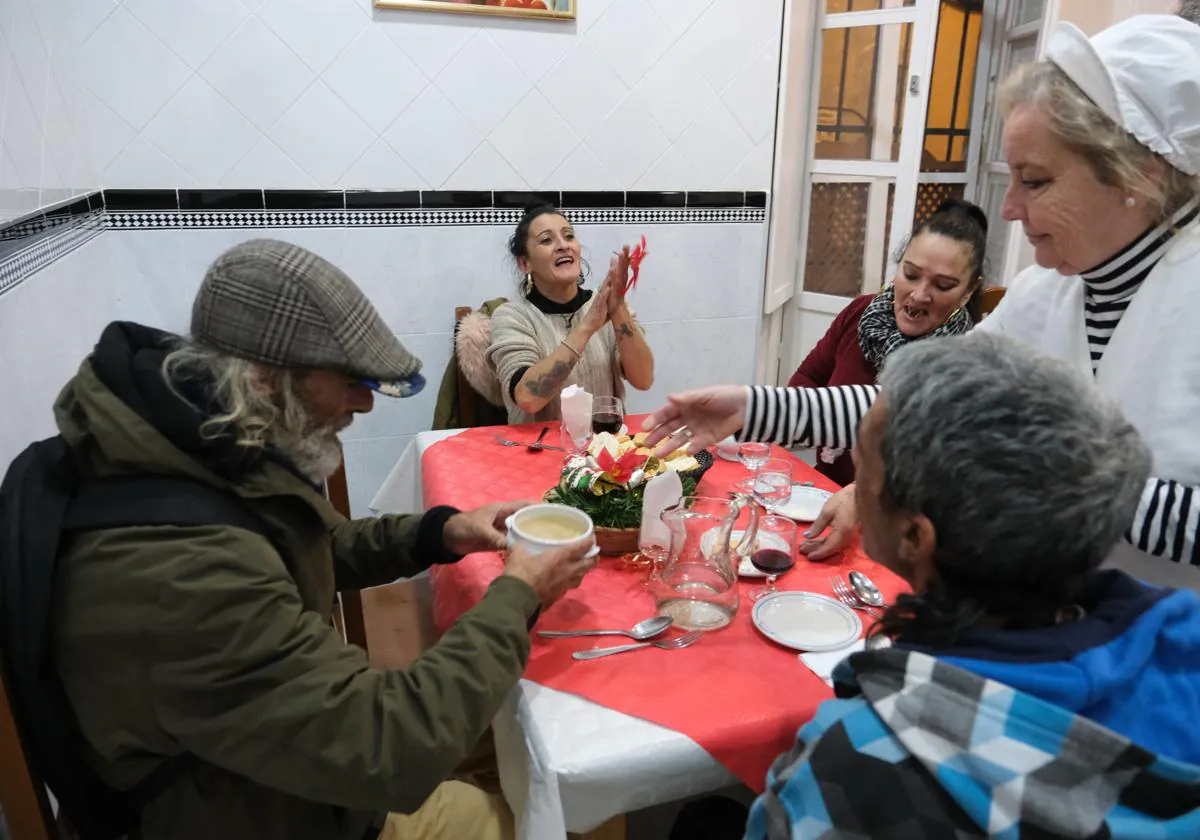 Comida de Navidad especial el pasado viernes 22 de diciembre en el comedor de Valvanuz.