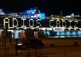 El Icon of the Seas se despide de Cádiz
