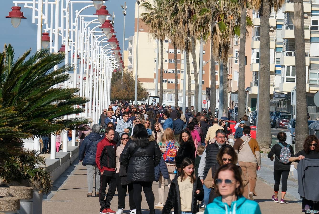 Fotos: Cádiz celebra la Navidad con un sol espléndido