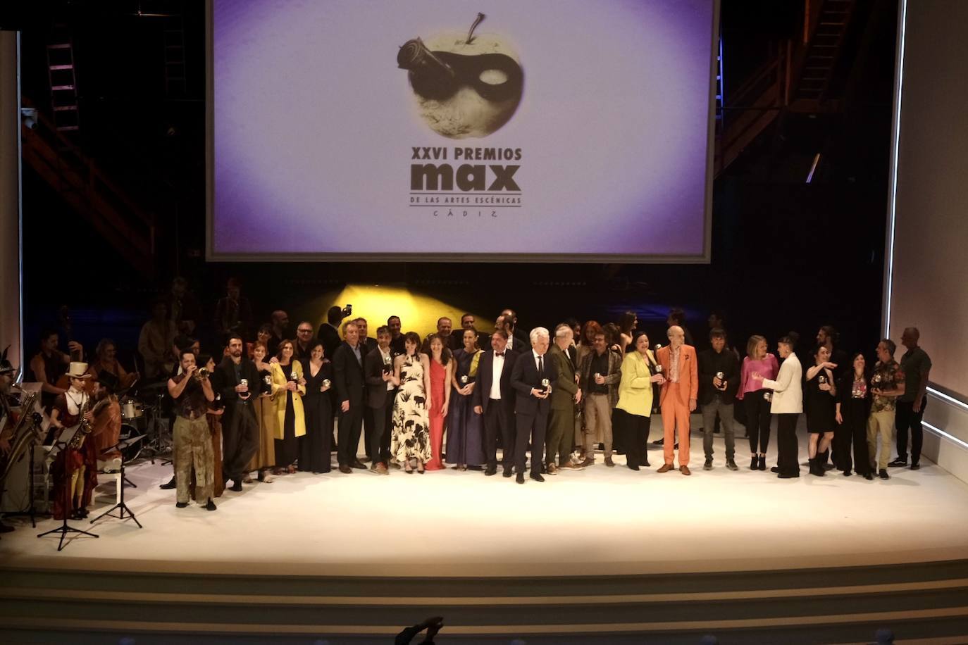 17 de abril. El Gran Teatro Falla fue el escenario de la gala de los XXVI Premios Max de las Artes Escénicas, una de las citas marcadas en rojo en el calendario de la cultura española. Por la alfombra roja gaditana pasaron muchas caras conocidas de la interpretación nacional y múltiples autoridades.