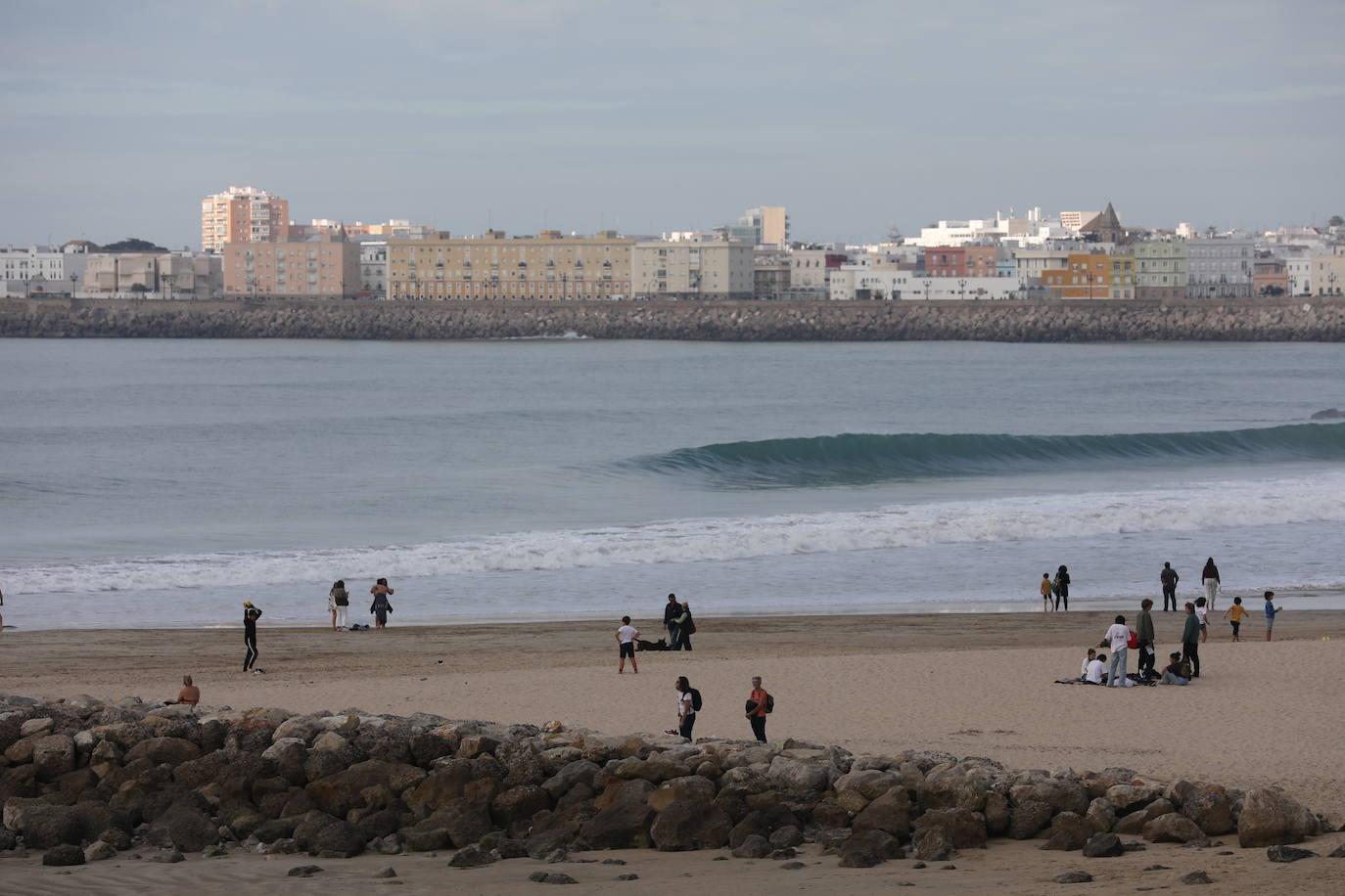 Cádiz estrena 2024 con un ambiente relajado