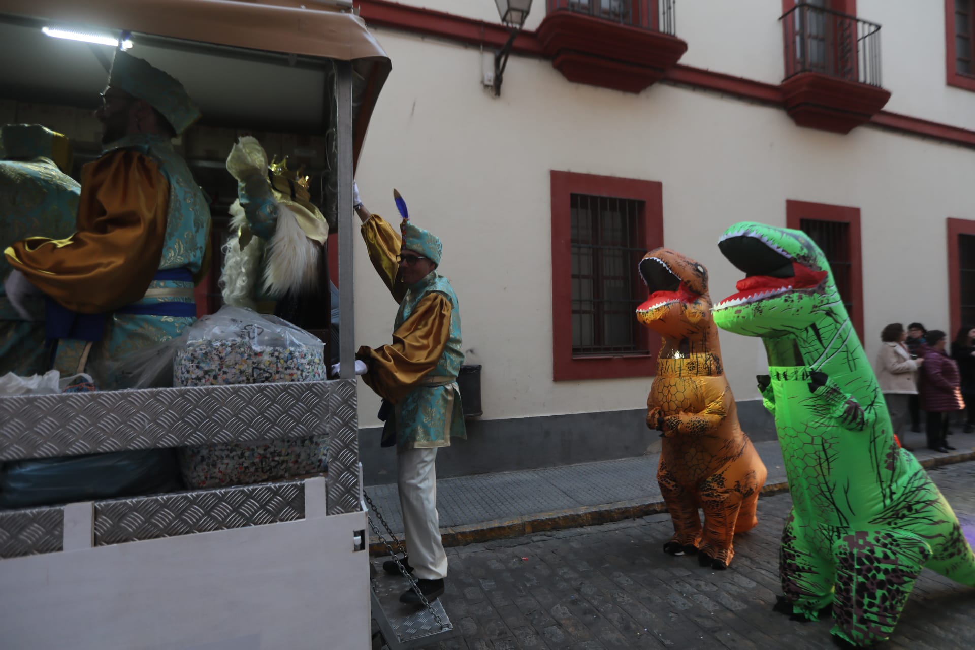 FOTOS: El Bizcocho ejerce de Rey Melchor en el Mentidero