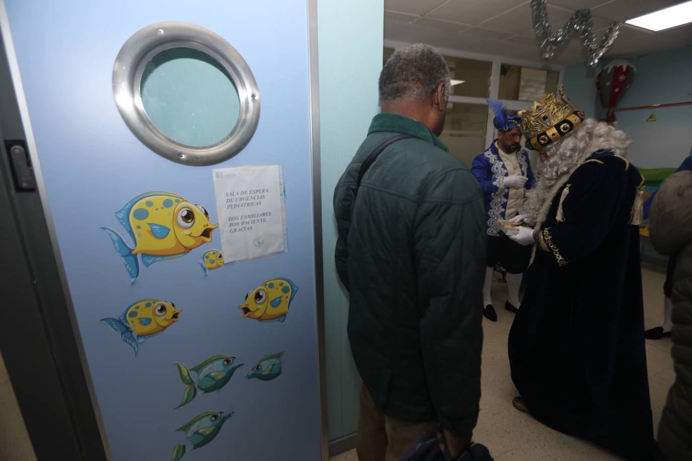 Fotos: Los Reyes Magos visitan a los niños ingresados en el hospital Puerta del Mar de Cádiz