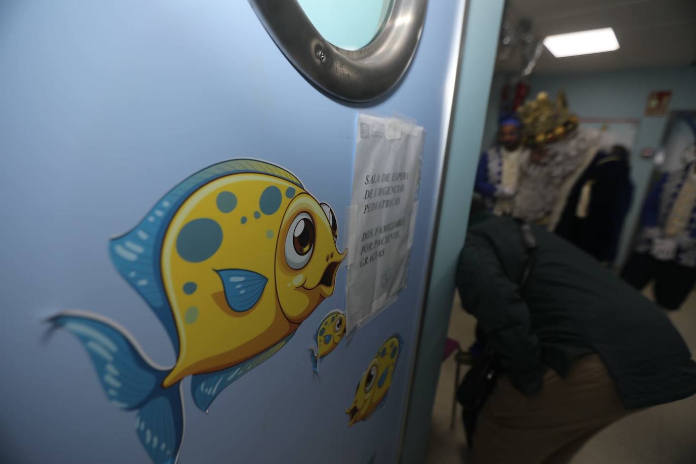 Fotos: Los Reyes Magos visitan a los niños ingresados en el hospital Puerta del Mar de Cádiz
