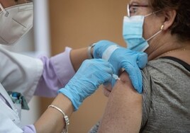 La gripe y la COVID pegan fuerte en Cádiz y Sanidad ya recomienda usar mascarilla en aglomeraciones en espacios interiores