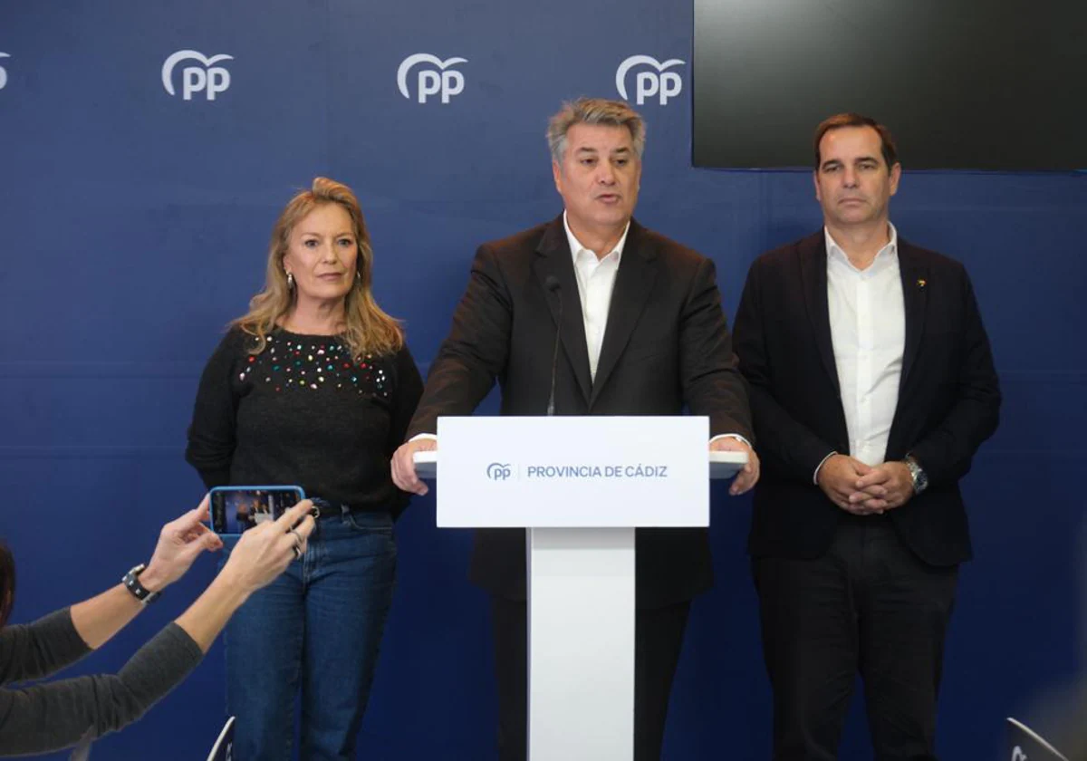 Los tres diputados del PP por Cádiz dutante su comparecencia este lunes