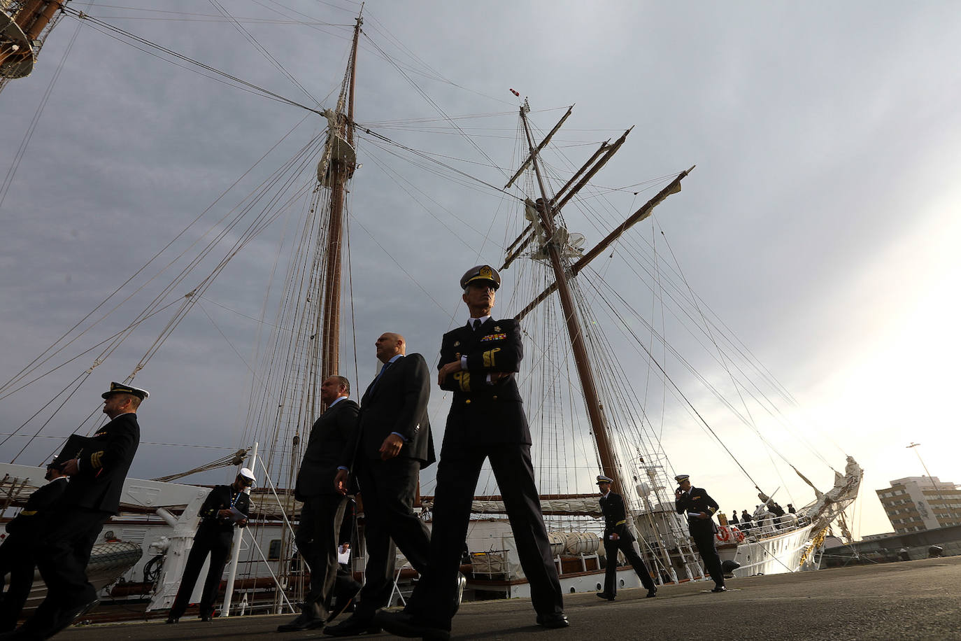 Fotos: Adiós al buque Juan Sebastián de Elcano, el embajador de Cádiz inicia un nuevo crucero de instrucción