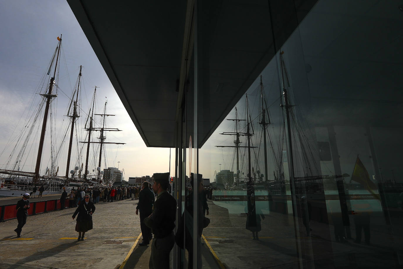 Fotos: Adiós al buque Juan Sebastián de Elcano, el embajador de Cádiz inicia un nuevo crucero de instrucción
