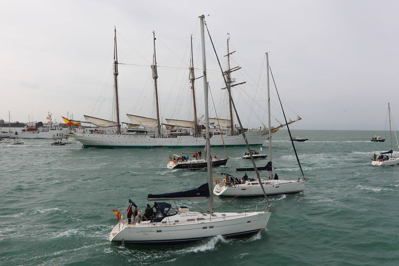 Fotos: Adiós al buque Juan Sebastián de Elcano, el embajador de Cádiz inicia un nuevo crucero de instrucción