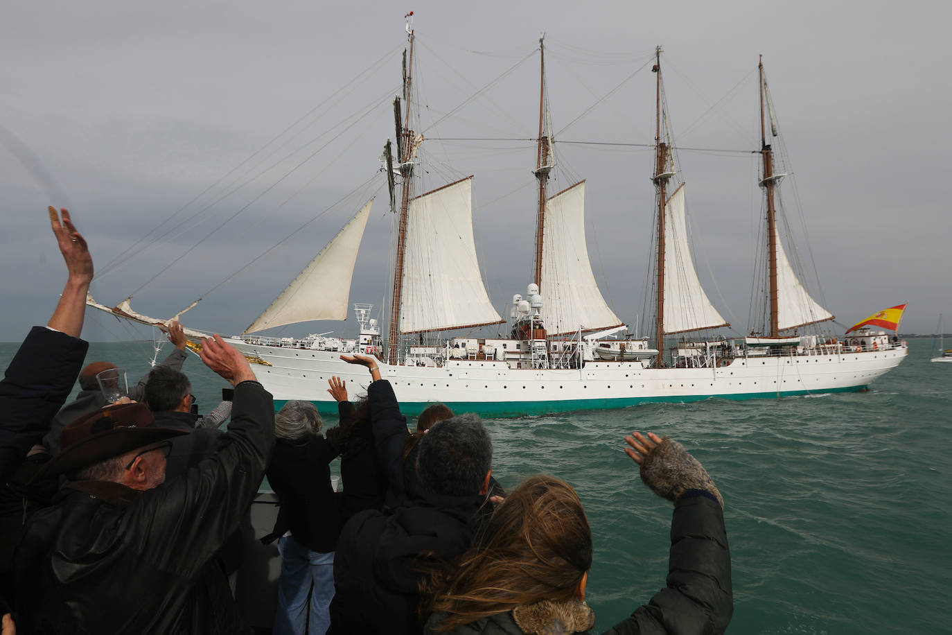 Fotos: Adiós al buque Juan Sebastián de Elcano, el embajador de Cádiz inicia un nuevo crucero de instrucción