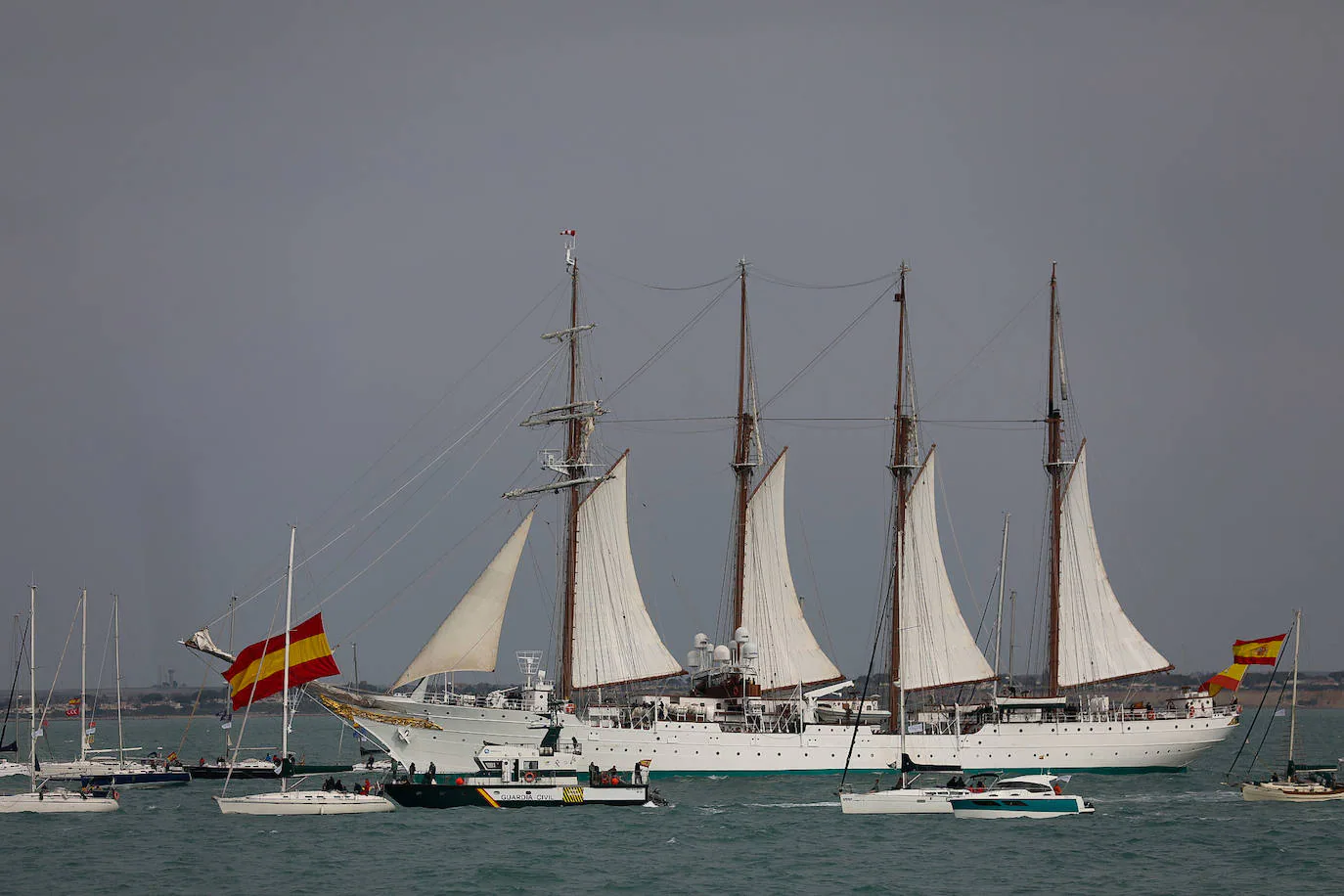 Fotos: Adiós al buque Juan Sebastián de Elcano, el embajador de Cádiz inicia un nuevo crucero de instrucción