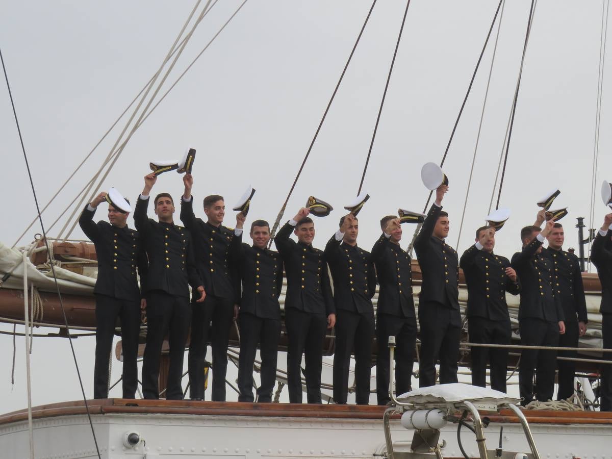 Fotos: Salida del buque Juan Sebastián de Elcano en su 96 crucero de instrucción