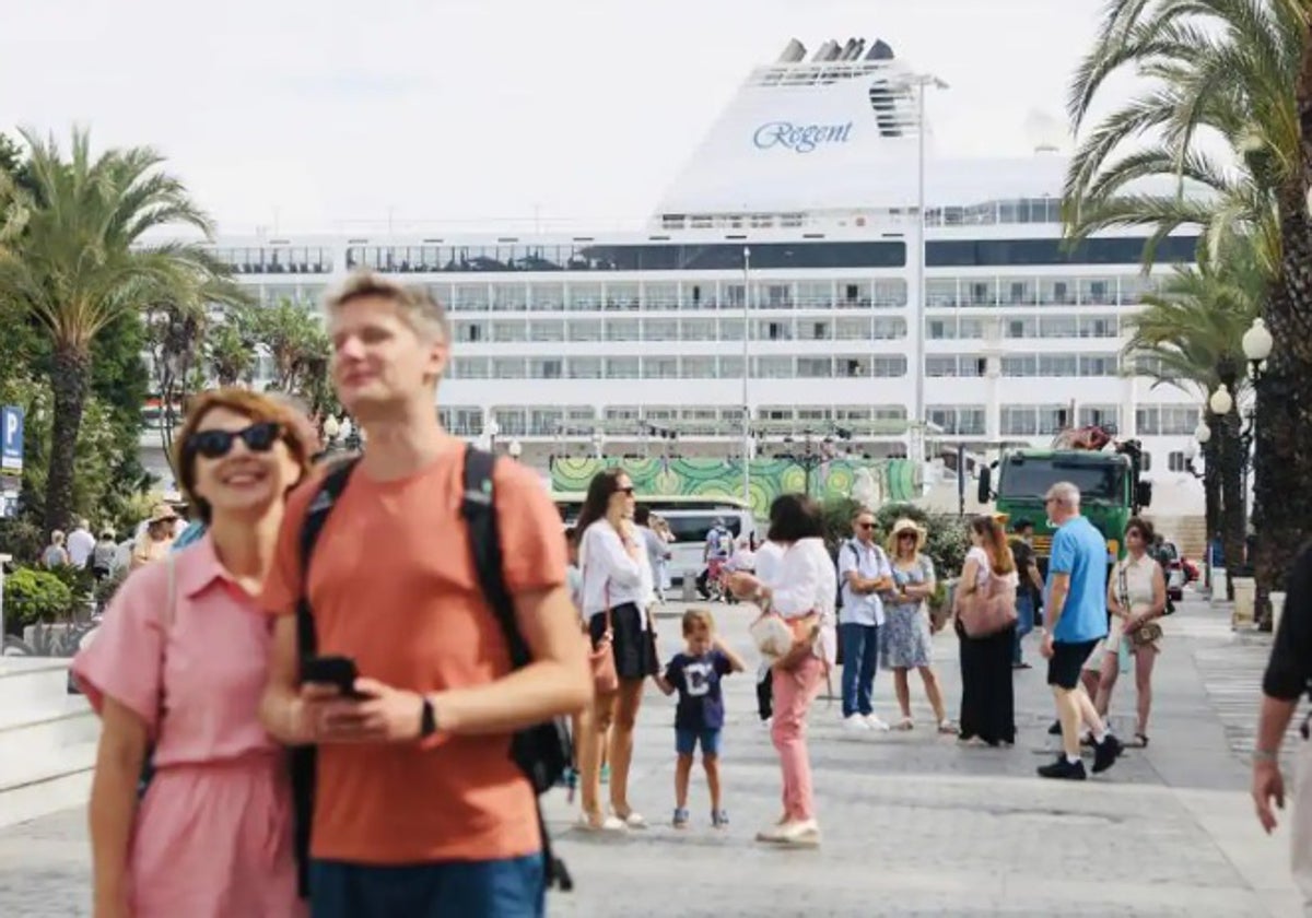 Adelante Andalucía presenta en Cádiz su propuesta de tasa turística para una ciudad.