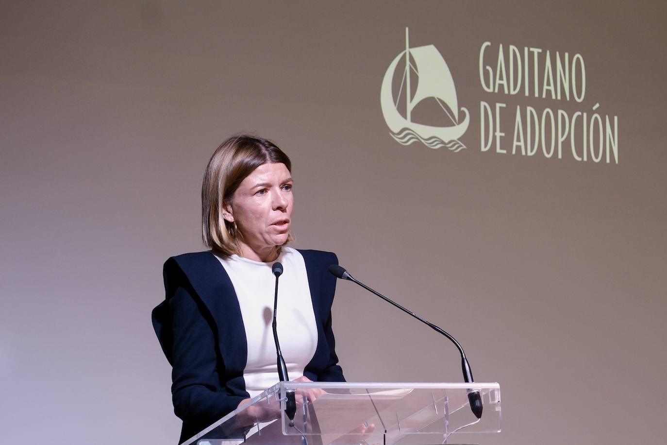 Así ha sido la entrega del premio Gaditano de Adopción a Borja Prado Eulate en Cádiz