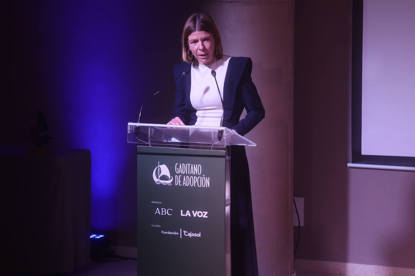 Así ha sido la entrega del premio Gaditano de Adopción a Borja Prado Eulate en Cádiz