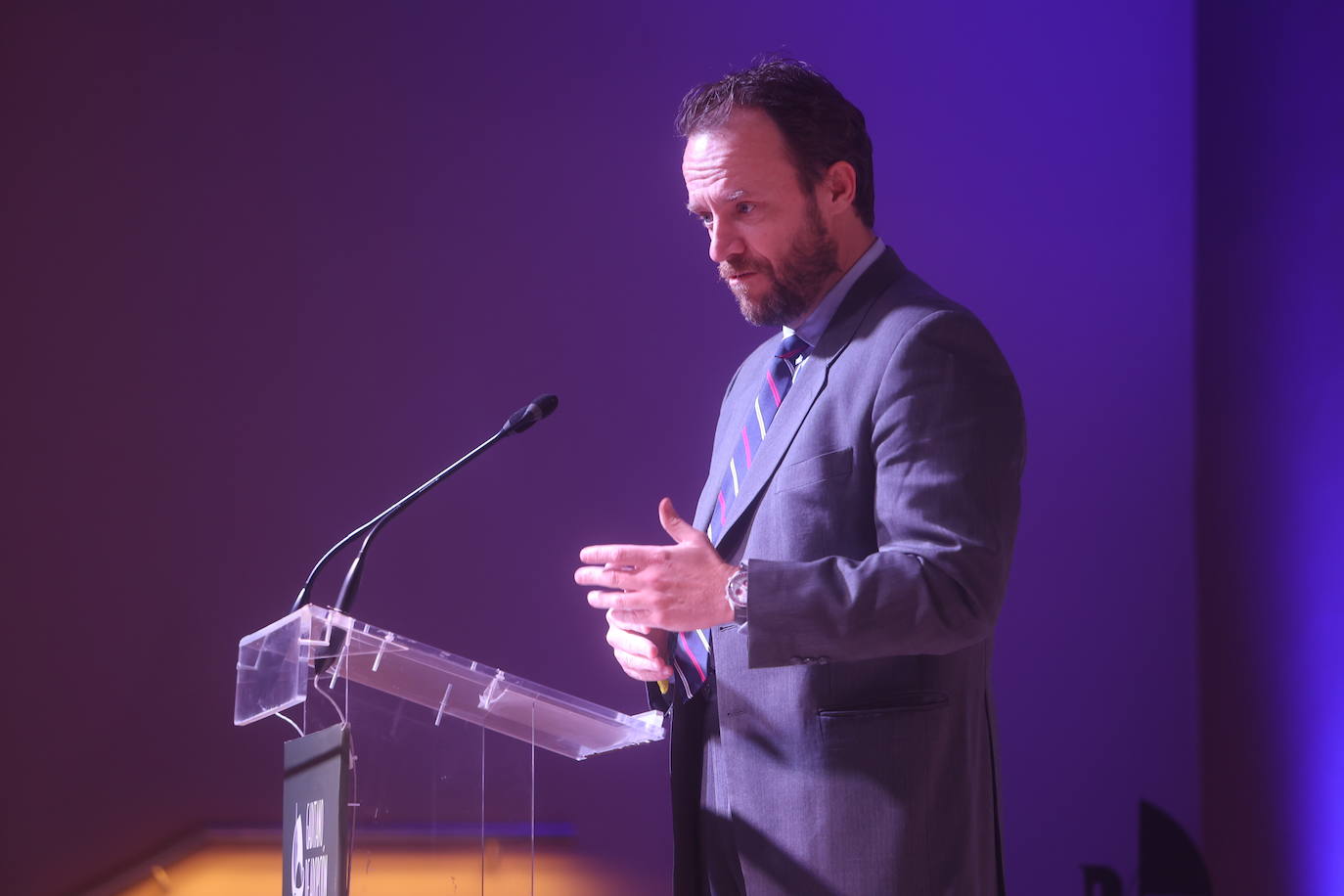 Así ha sido la entrega del premio Gaditano de Adopción a Borja Prado Eulate en Cádiz