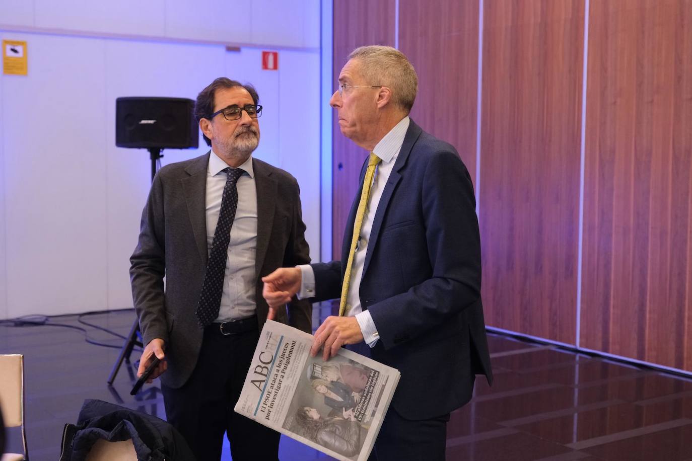 Fotos: Entrada de los invitados a La Mirada Económica de LA VOZ y ABC con Julián Quirós